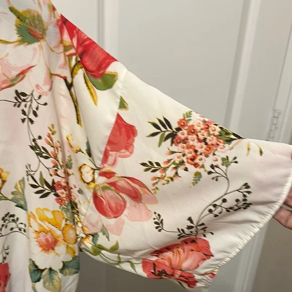 Cream and Pink Tie Front Blouse with Relaxed Fit size M box 5 - Picture 3 of 8